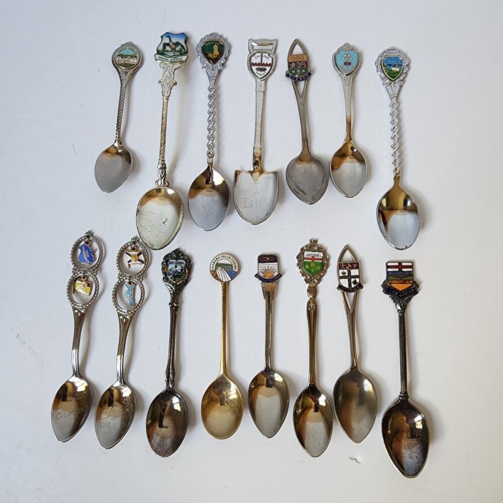 Lot Of 15 Souvenier Spoons Canada Collector Vintage Assorted Quebec Ontario BC